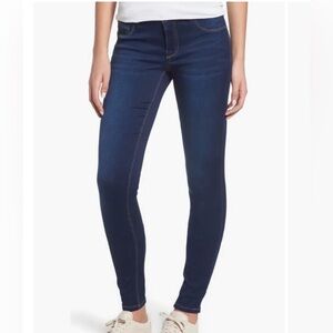 1822 Denim size 10. Dark wash high rise “butter denim”